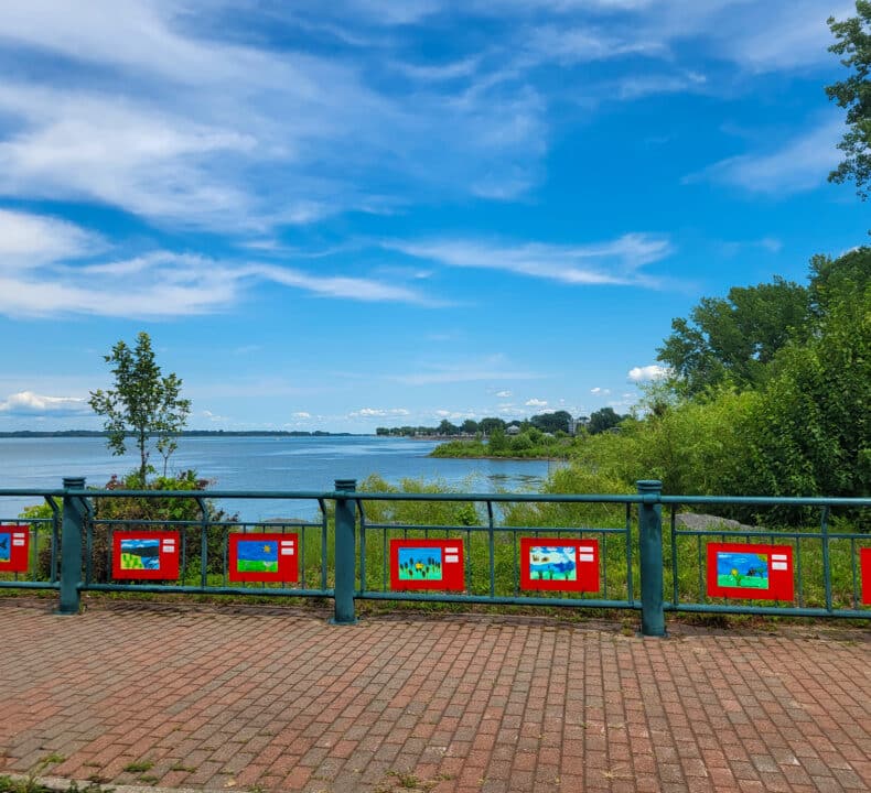 Plus de 500 œuvres d’élèves exposées au parc Regard-sur-le-Fleuve